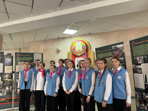 Экскурсия по баннерной выставке «Выстояли и победили»
