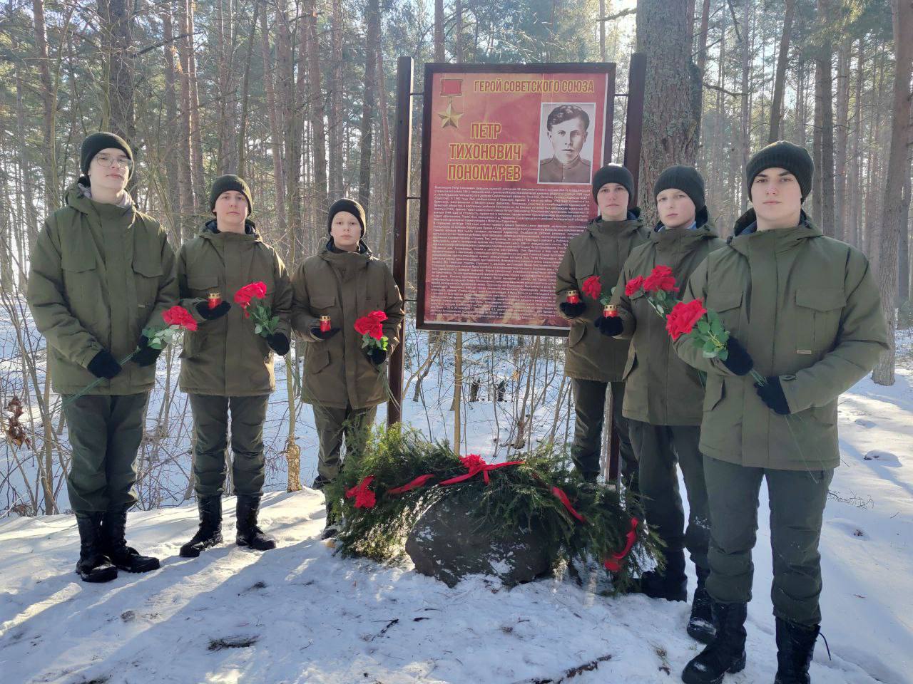 Зубрята приняли участие в акции по благоустройству территории 