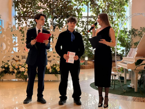 Литературно-музыкальная гостиная  "Женщина - хранительница света"