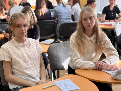 Участники смены «Мой профиль» в НДЦ «Зубренок» углубляют знания китайского языка вместе с преподавателями Белорусского государственного университета иностранных языков Участники смены «Мой профиль» в НДЦ «Зубренок» углубляют знания китайского языка вместе с преподавателями Белорусского государственного университета иностранных языков